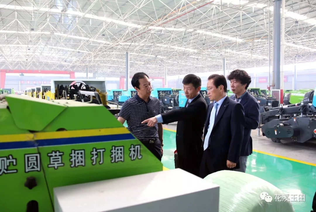 韓國(guó)明星株式會(huì)社會(huì)長(zhǎng)李寅鉉一行來花溪公司洽談合作